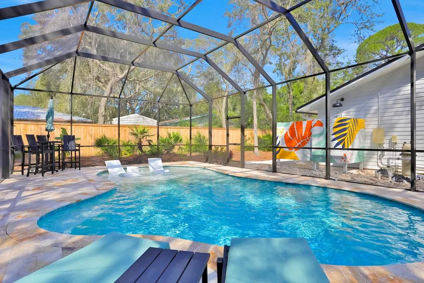 3BR with private pool, fireplace, grill, AC, & W/D - Image 1