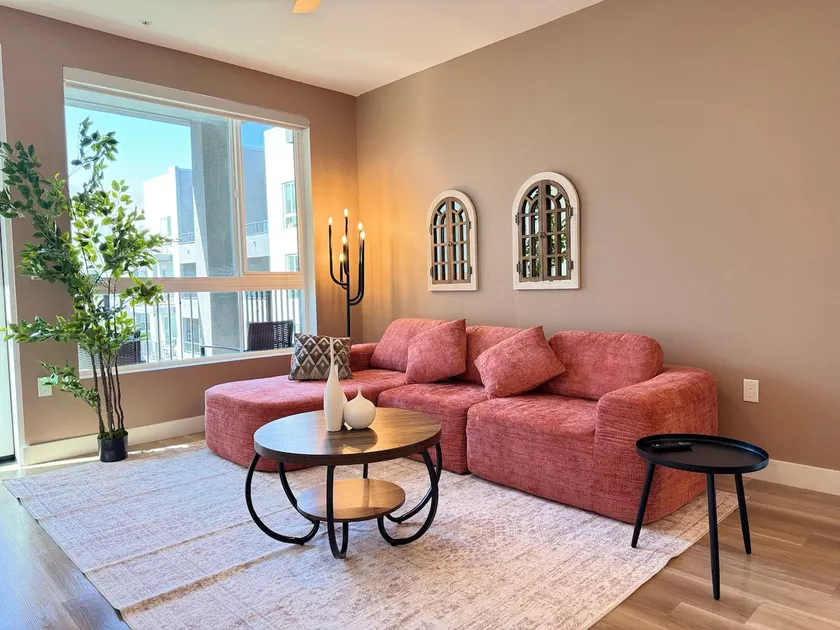 Modern Oasis 10 Min from Disneyland With Pool & GYM - Image 1
