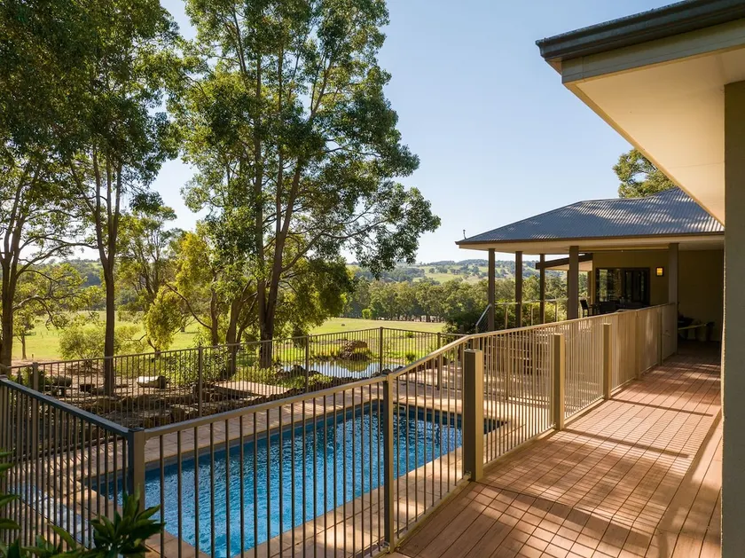 Valley View - Image 1