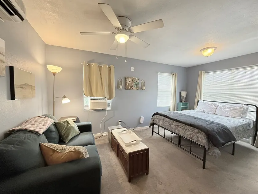 Eleven South: One - Modern Studio Apartment - Image 1