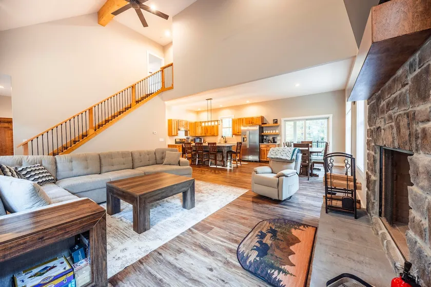 NF72: Brand New, Creekside home, 3 King Suites, - Image 1