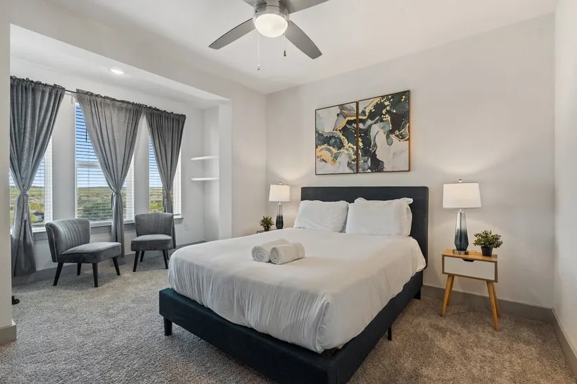 Luxury 2BD/2BA Next to Airport 3115 - Image 1