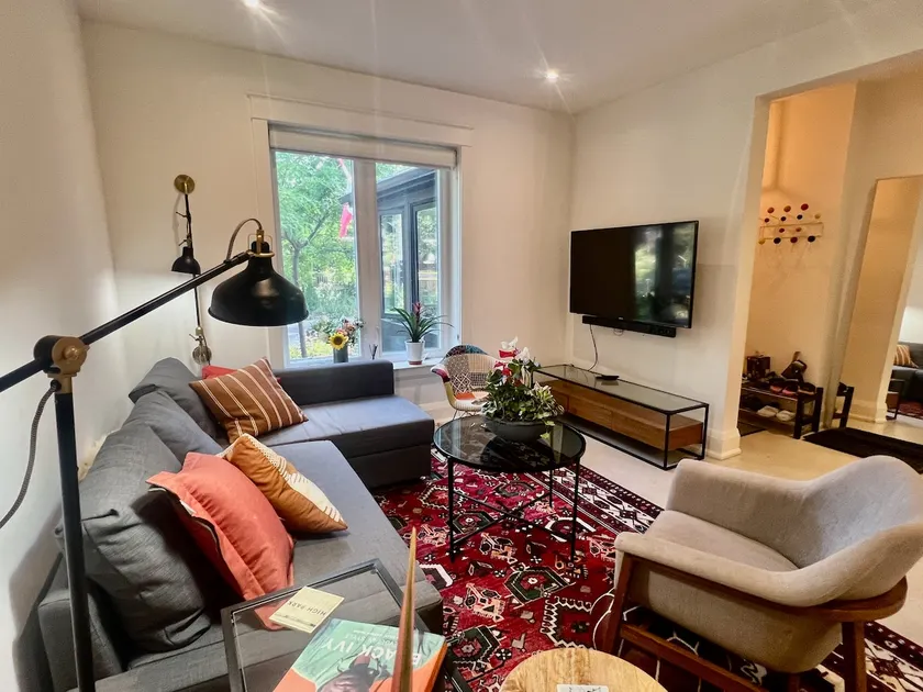 Chic West Side Suite | Walk the city's best areas - Image 1