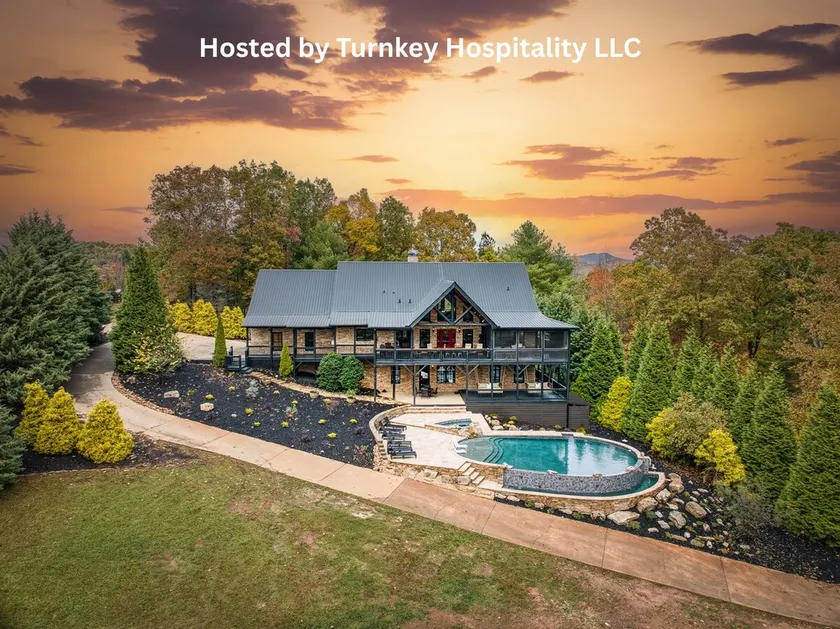 Epic Pool, View, 6 King suites, sleeps 20 - Image 1