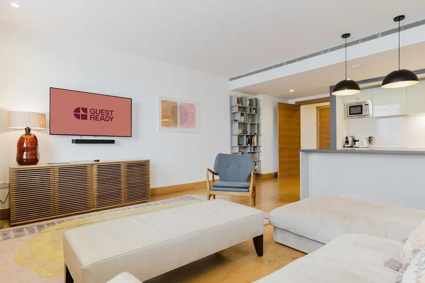 GuestReady - Chic and Comfortable London Retreat - Image 1