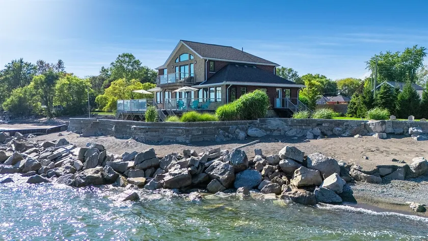 Near Point Pelee | 6BR Luxury Estate + Beach - Image 1