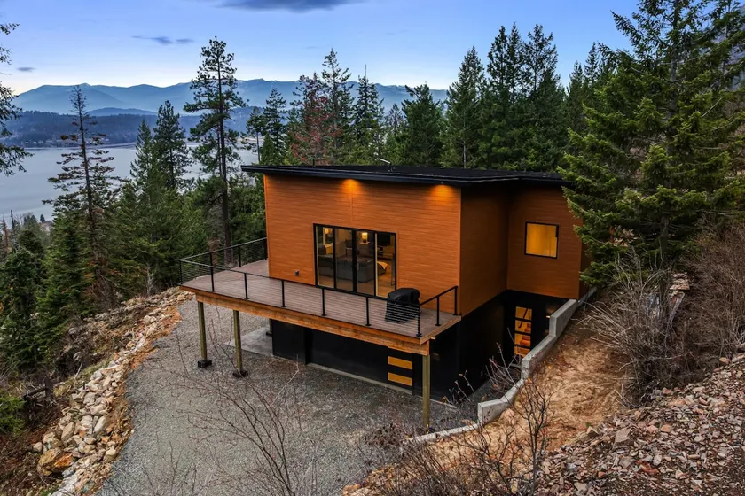 Hygge Hideaway - Breathtaking Lake View + Hot Tub - Image 1
