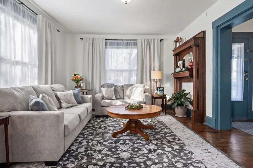 Short & Extended stays | Walk to downtown De Soto - Image 1