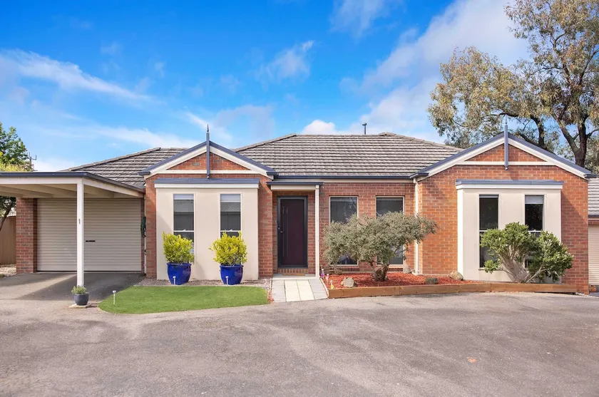 Blue Bird Villa Hamilton - Image 1