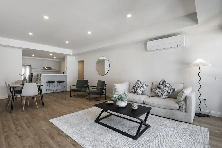 Spacious 3-Bed Apartment in Melbourne CBD - Image 1