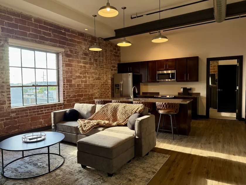 Downtown Dream - A Home Run in the Arts District - Image 1