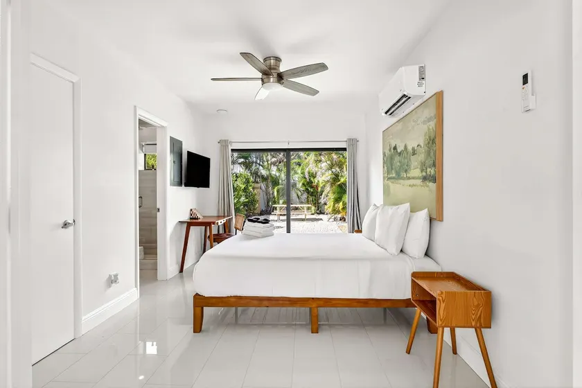 Sleek Kitchenette & Queen Bed - Image 1