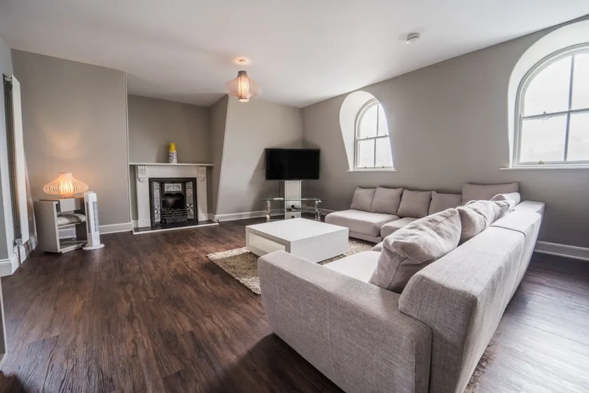 Penthouse with sea views on the Hoe - Image 1