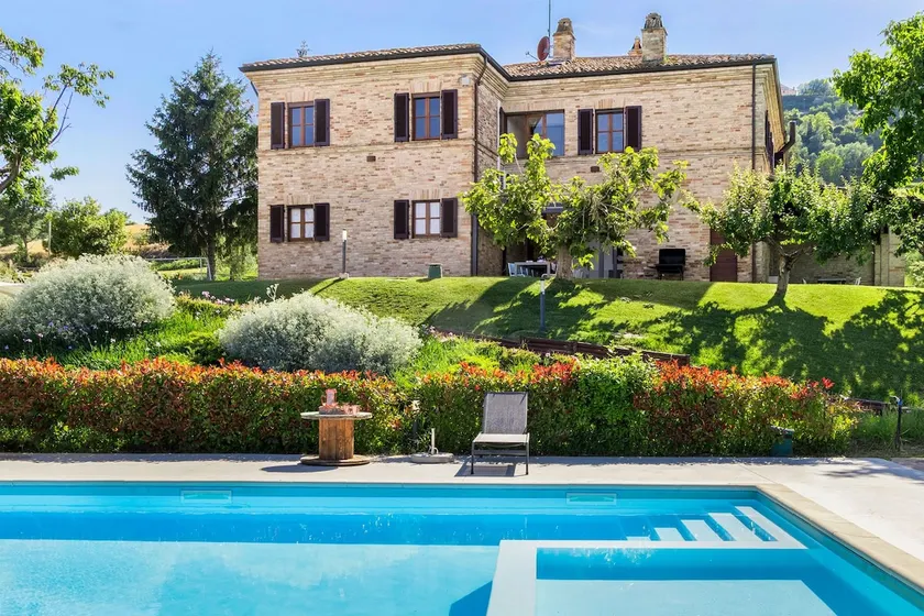 Villa La Fonte 14 con piscina en las colinas de Ripatransone, a 15 minutos del mar Adriático - Image 1