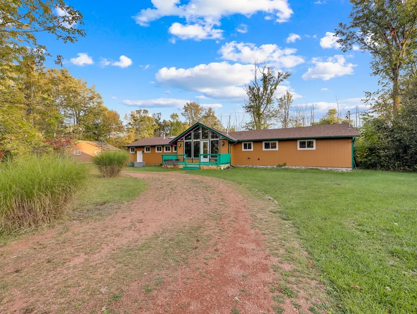 Beautiful Family Cottage Near the Water! - Image 1