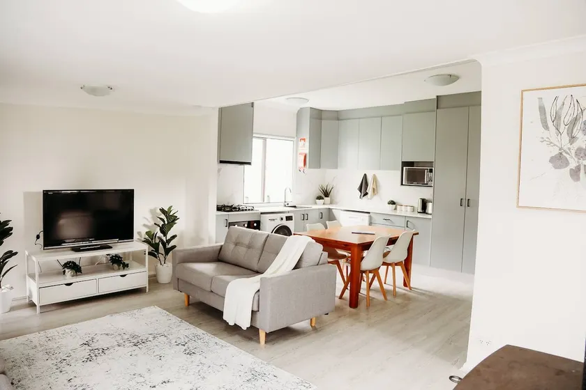 Modern Home - 2 min To CBD - near Lakes & Forests - Image 1