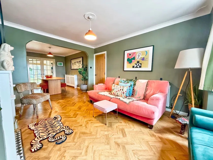 Charming 4 bedroom home in Felsted - Image 1