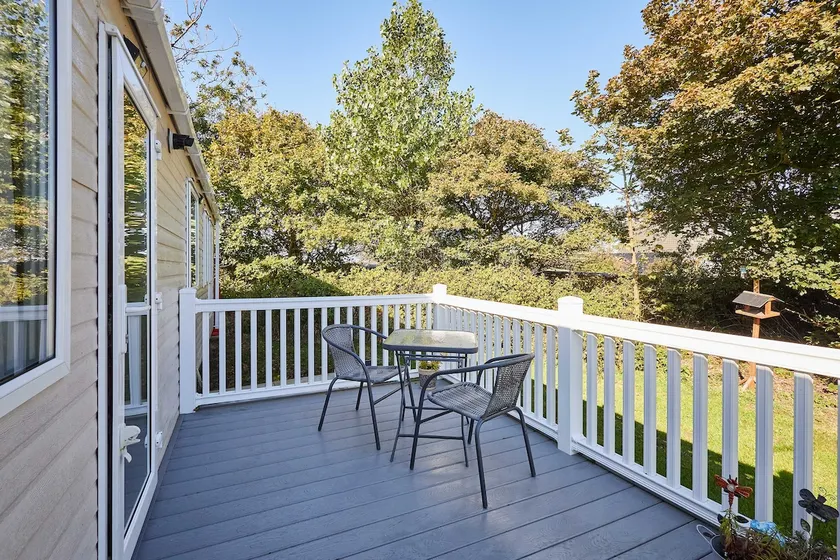 Host & Stay - Leon's Retreat - Image 1