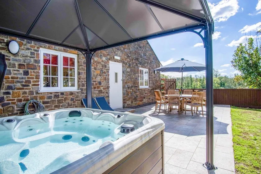 The Barn - 4 Bedroom - Tyn-Y-Coed Farm - Cardiff - Image 1