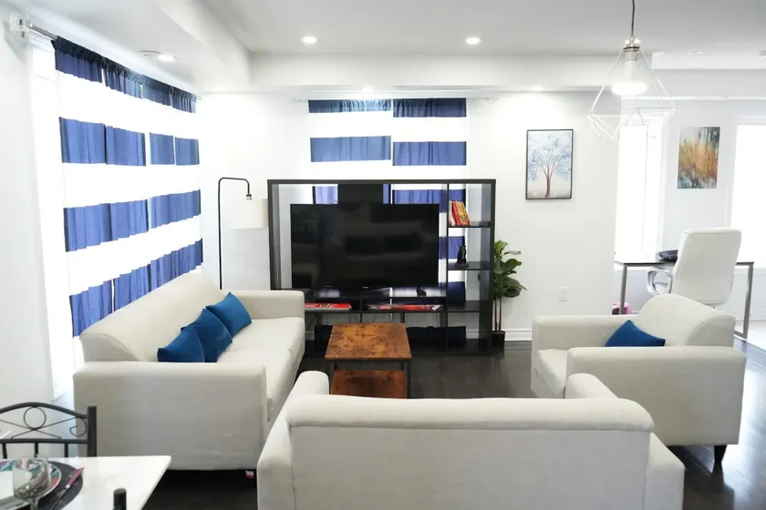 Spacious Home in Brampton - Perfect for Families - Image 1