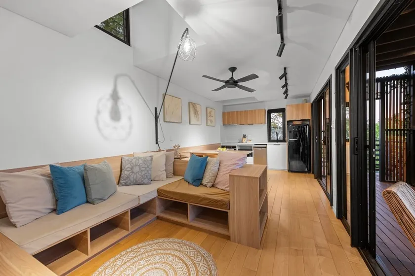 Contemporary Comfort | 1BR + AC, Wi-Fi + Parking - Image 1