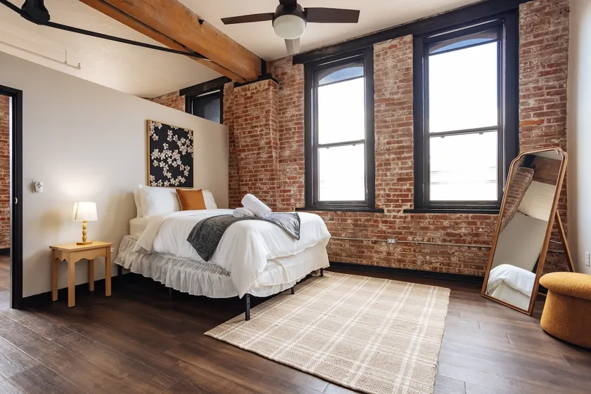 Urban 2BR Loft | Skyline Sunsets + Streetcar - Image 1