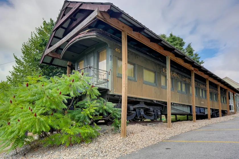 The Presidential Stay, Converted Railcar in Dubois - Image 1