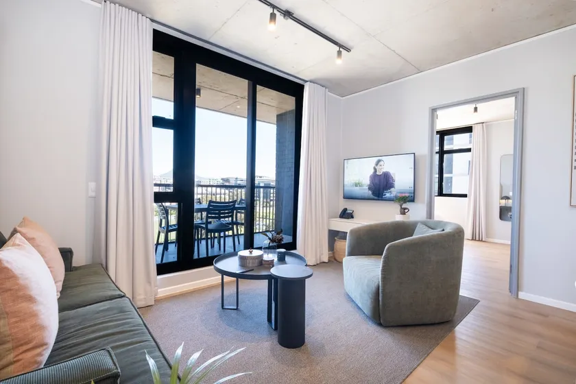 504 Riverlands - Lux 2 Bedroom Apartment with Parking - Image 1