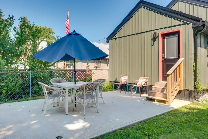 'zen Haven' Lakefront Erie Home w/ Shore Access - Image 1