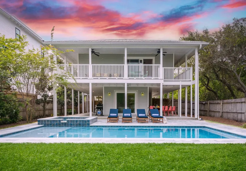 Dolphin Days by Avantstay Pool, 0.2mi to Beach! - Image 1