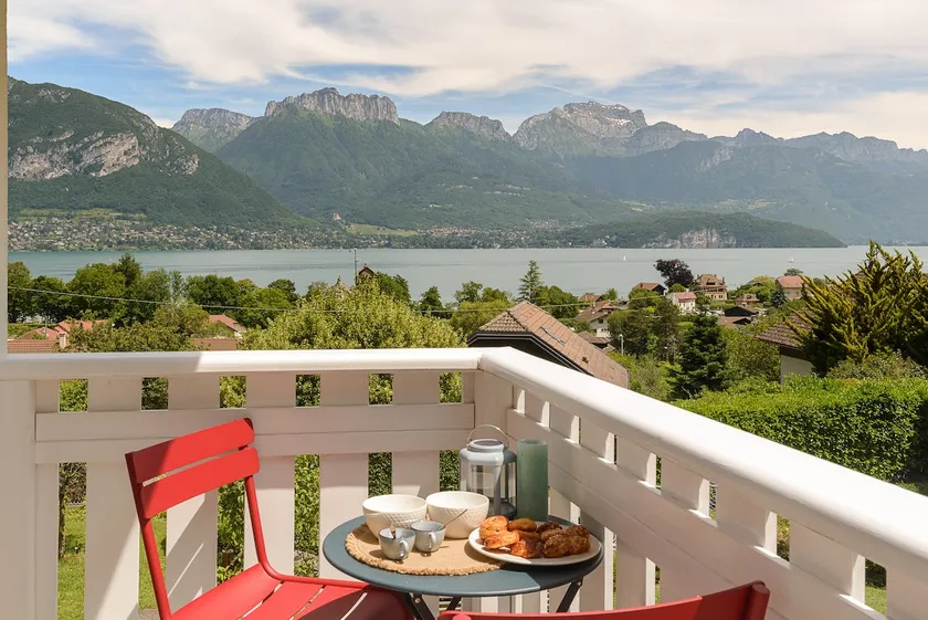 Elegantissime Villa Profitez de cette Vue Lac à 180 by LLA Selections - Image 1
