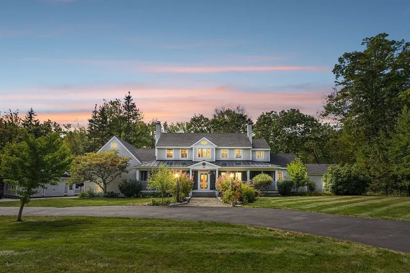 6 bedrooms! Hot tub/firepit/deck/Pet friendly clos - Image 1