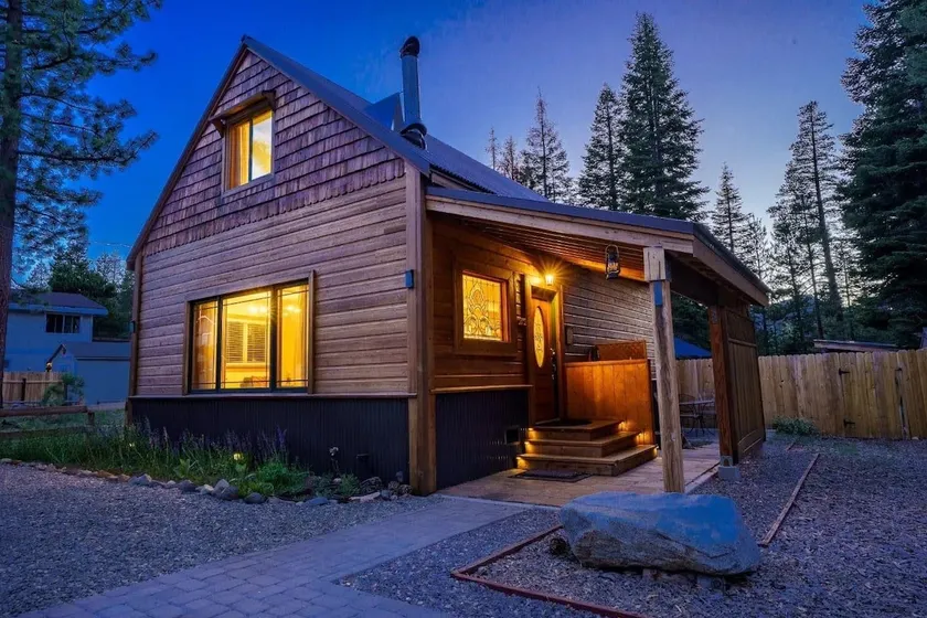 Pine Lantern Retreat - Image 1