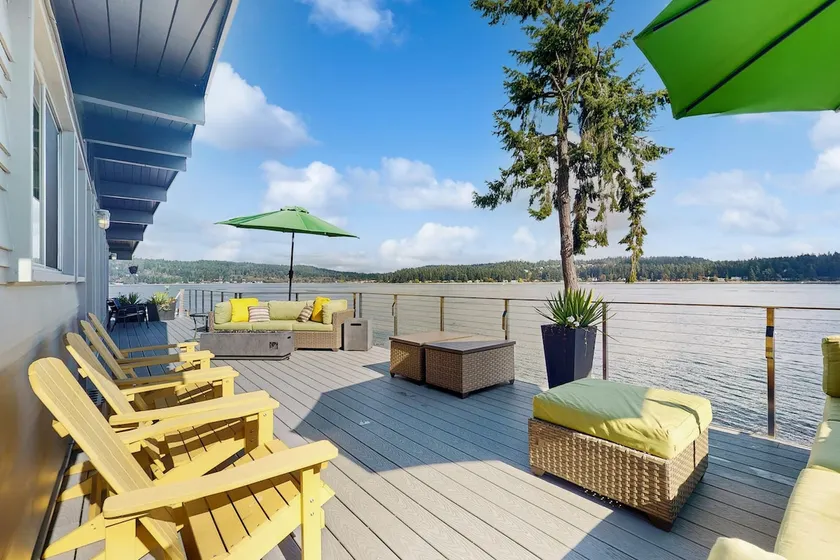 2BR Waterfront home w/deck, W/D & fireplace-views - Image 1