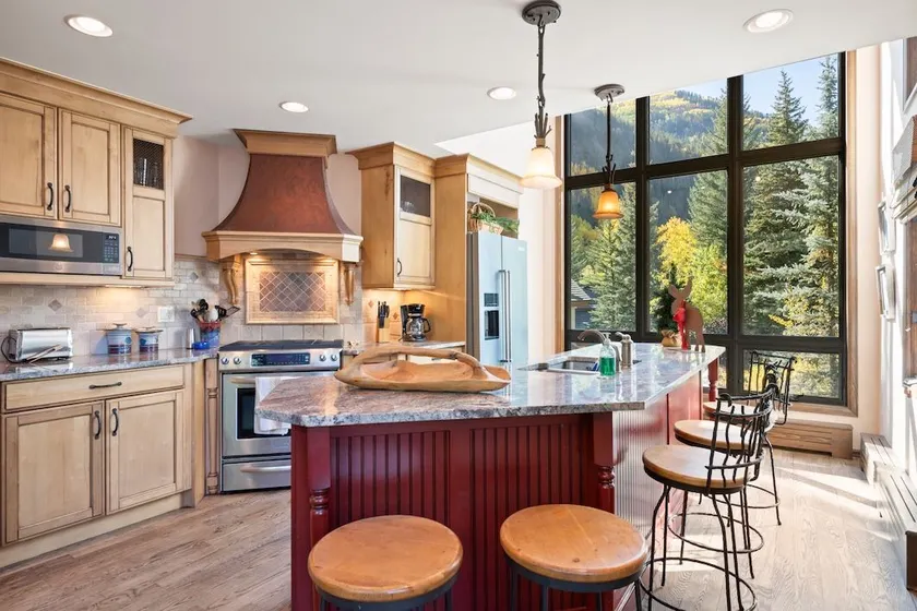 Cozy East Vail Retreat with Fireplace 2 Balconies - Image 1