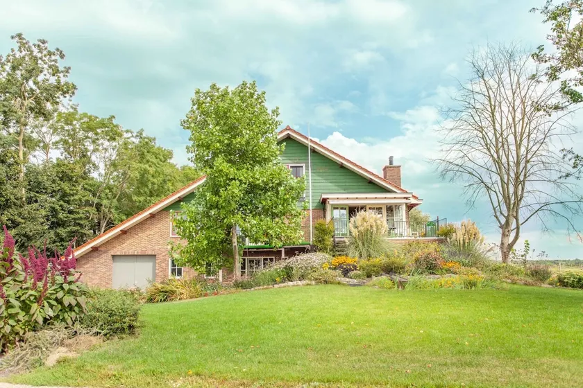 20P 6B Beautiful house in Nature - Image 1