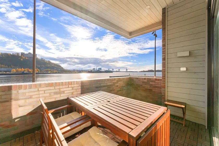 3BR Sørengkaia Waterfront Apt w Balcony - Image 1