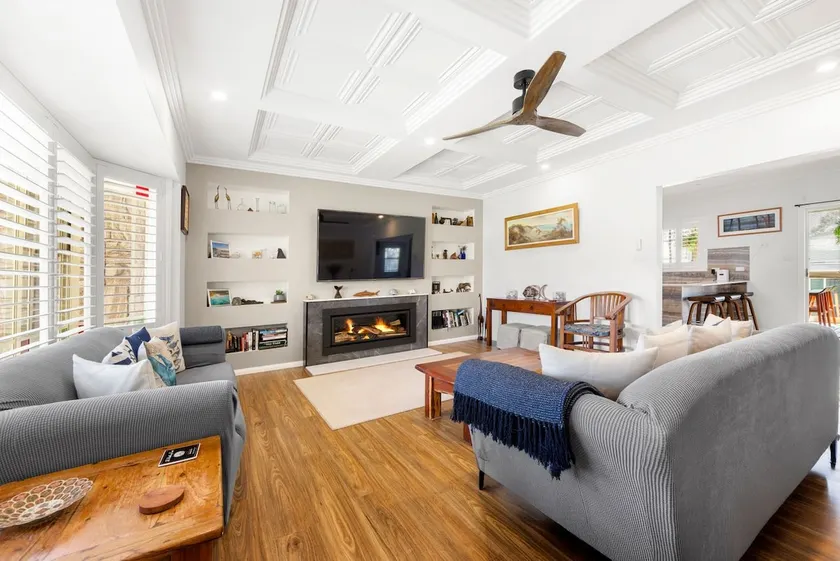 Dolphin Cove - Pet Friendly with Fireplace - Image 1