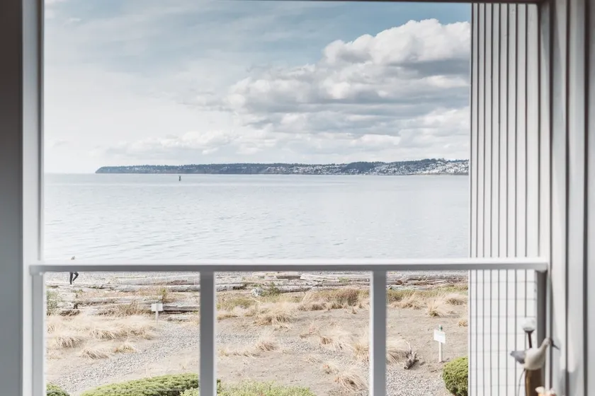 Romantic Seaside Retreat with Private Beach - Image 1