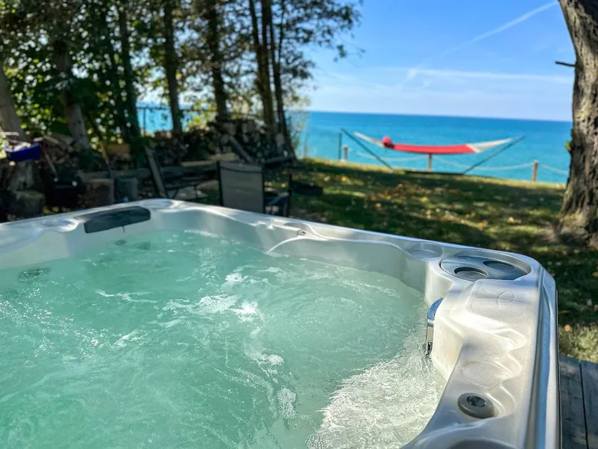 Lakeshore Sunsets - King Bed, Hot tub! - Image 1
