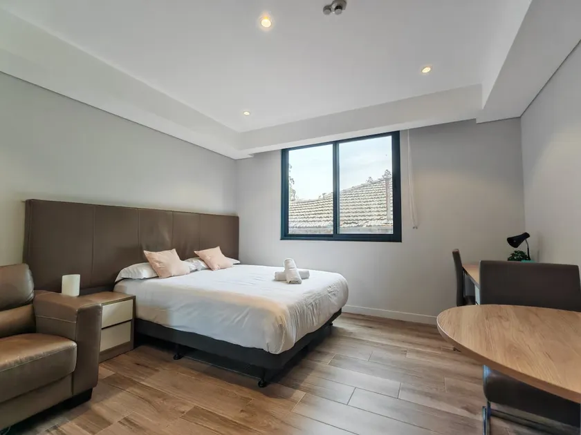 Studio in heart of Roseville - Image 1