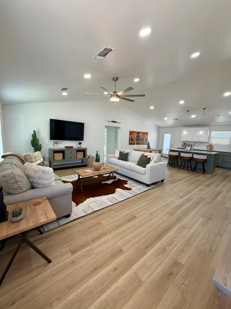 Lucky Cowboy Lodge Near WinStar - Cozy 3BR Home - Image 1