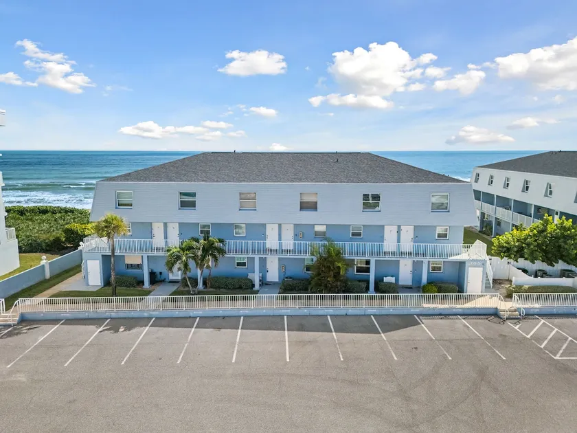 Beachside Oceanview unit with pool - Image 1
