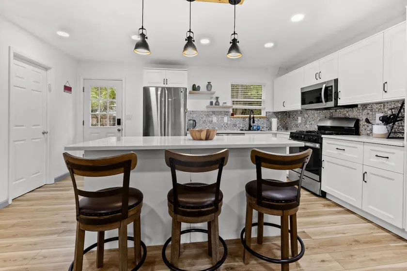 Peaceful Pet-Friendly Home with Fenced Yard - Image 1