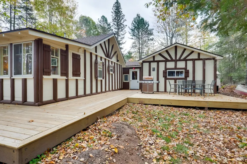 Peaceful Nature Escape on Little Portage Lake! - Image 1