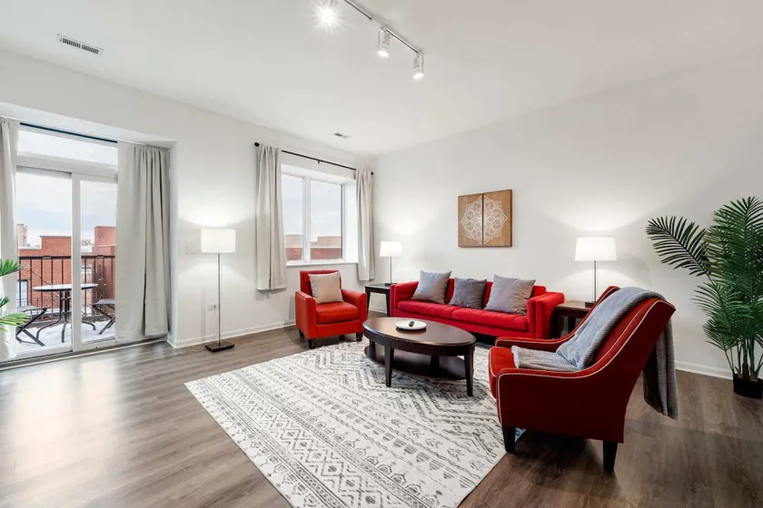 3BR · Steps from McCormick · Balcony & Gym - Image 1