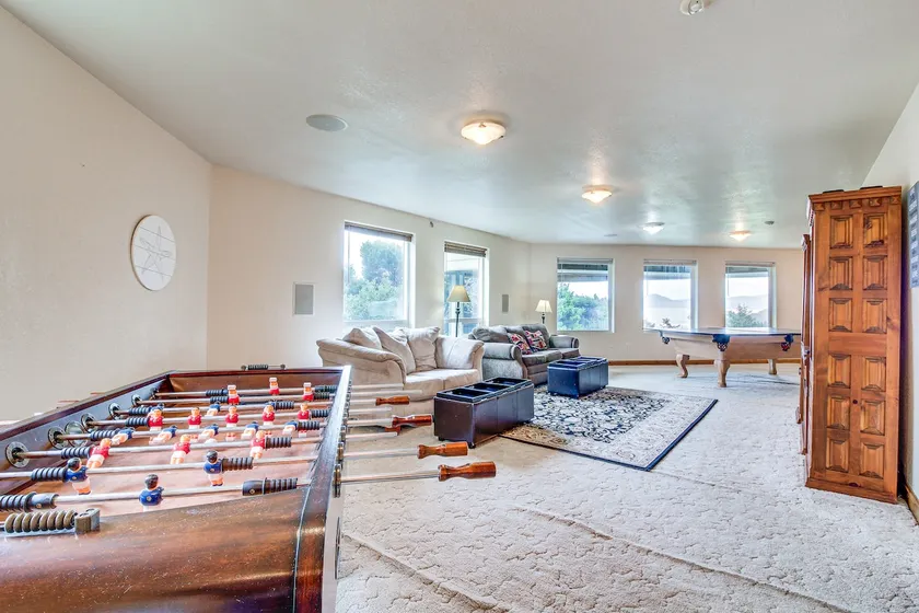 Groups Welcome! Ocean-View Escape in Gold Beach - Image 1