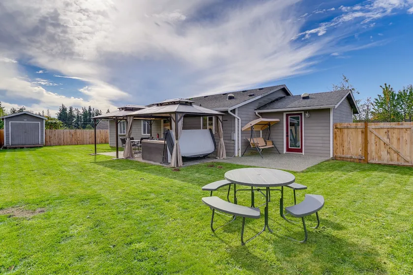 Water Views & Hot Tub: 'Kim's Kastle' in Stanwood! - Image 1