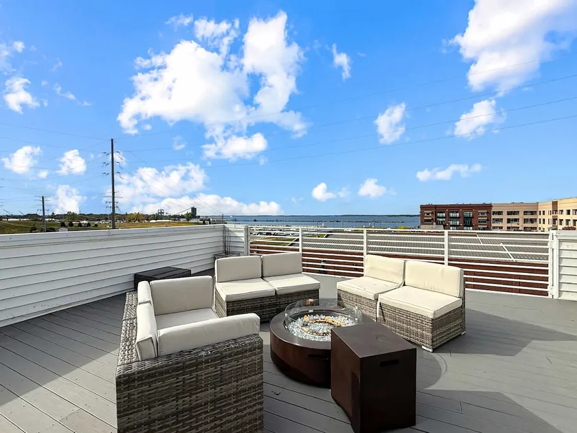 Lake Views + Rooftop Deck | 9 Min to Cedar Point - Image 1
