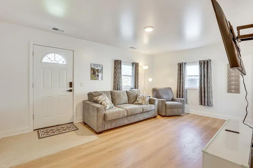 Easy I-80 Access! Newly Updated Mcdonald Home - Image 1